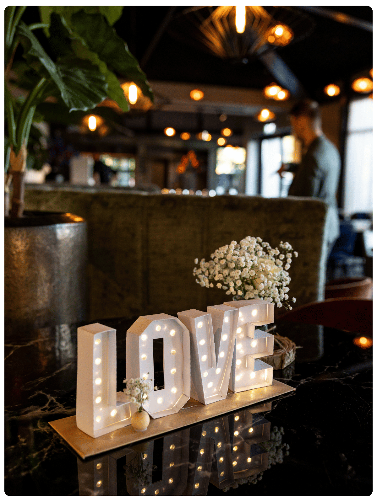 LOVE letters tijdens een feest bij De Stoov